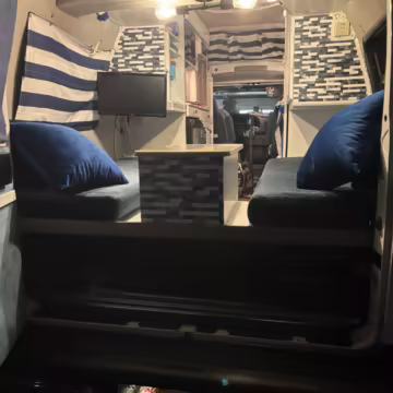 2000 Dodge Ram Van B3500 — photo 45