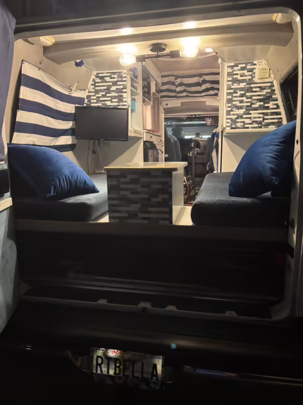2000 Dodge Ram Van B3500 — photo 45