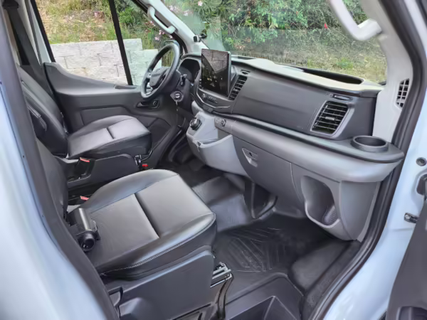 2022 Ford E-Transit 350 — photo 44