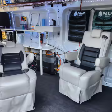 2022 Ford E-Transit 350 — photo 46