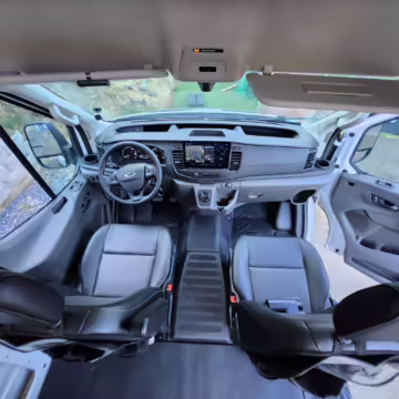 2022 Ford E-Transit 350 — photo 59