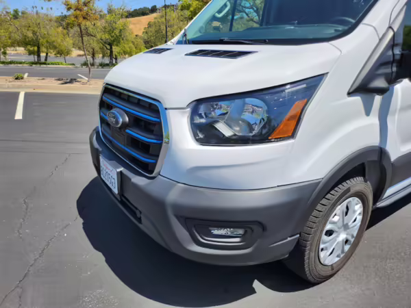 2022 Ford E-Transit 350 — photo 24