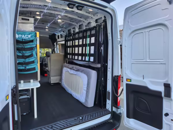 2022 Ford E-Transit 350 — photo 76