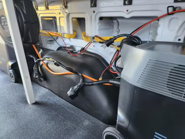 2022 Ford E-Transit 350 — photo 71