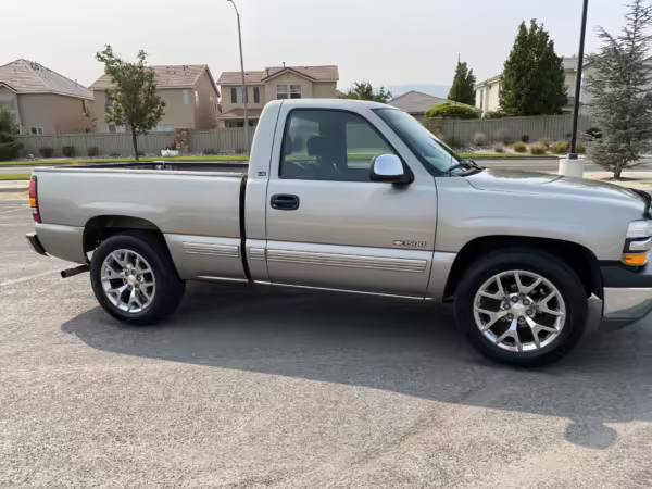 2001 Chevrolet Silverado LS 1500 — photo 23