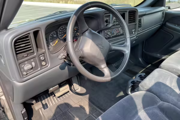 2001 Chevrolet Silverado LS 1500 — photo 32