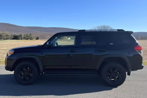 2011 Toyota 4Runner SR5 4×4 — photo 2