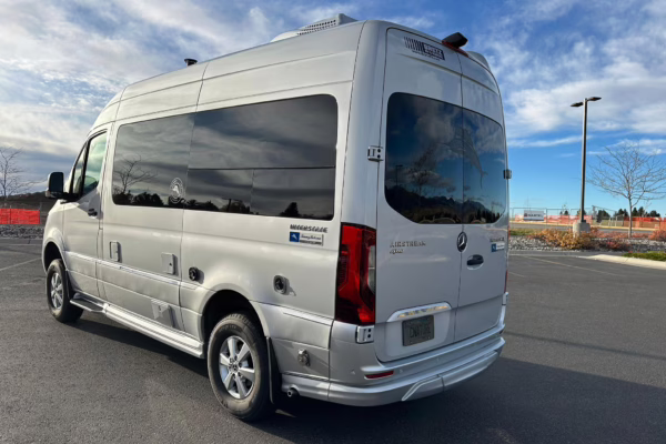 2021 Mercedes-Benz Sprinter 2500 Airstream Interstate 19 Tommy Bahama Edition 4×4 — photo 2