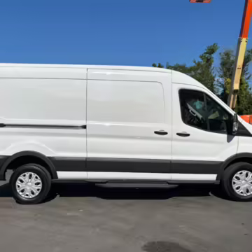 2022 Ford E-Transit 350 — photo 6