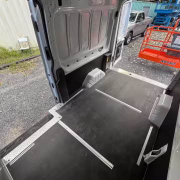 2022 Ford E-Transit 350 — photo 11