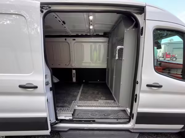 2022 Ford E-Transit 350 — photo 12
