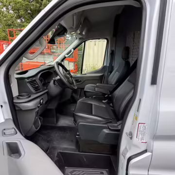 2022 Ford E-Transit 350 — photo 16