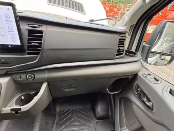 2022 Ford E-Transit 350 — photo 21