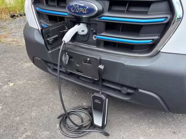 2022 Ford E-Transit 350 — photo 28