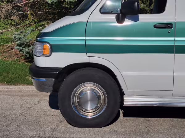 1996 Dodge Ram Van B3500 — photo 22