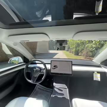 2022 Tesla Model Y Long Range AWD — photo 34