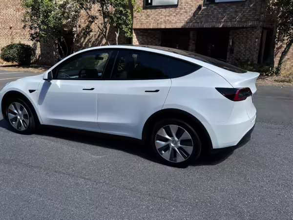 2022 Tesla Model Y Long Range AWD — photo 25