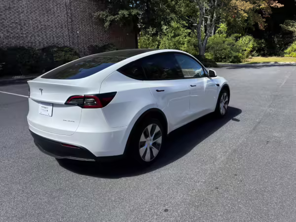 2022 Tesla Model Y Long Range AWD — photo 8