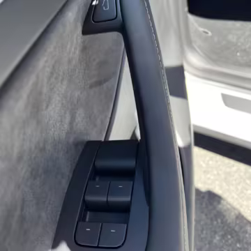 2022 Tesla Model Y Long Range AWD — photo 37