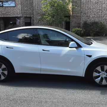 2022 Tesla Model Y Long Range AWD — photo 16