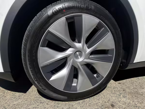 2022 Tesla Model Y Long Range AWD — photo 22