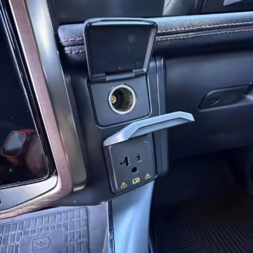 2022 Ford F-150 Lightning Lariat — photo 6
