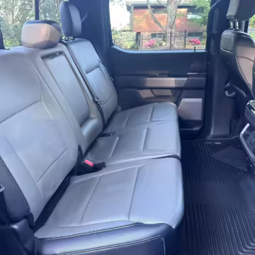 2022 Ford F-150 Lightning Lariat — photo 11