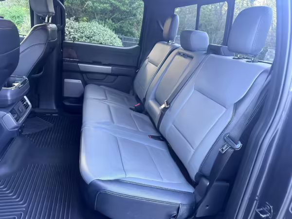 2022 Ford F-150 Lightning Lariat — photo 18