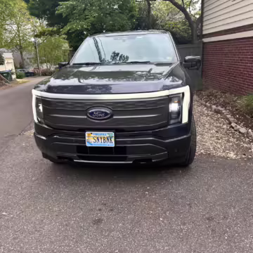 2022 Ford F-150 Lightning Lariat — photo 36