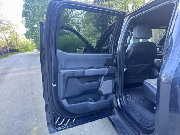 2022 Ford F-150 Lightning Lariat — photo 45