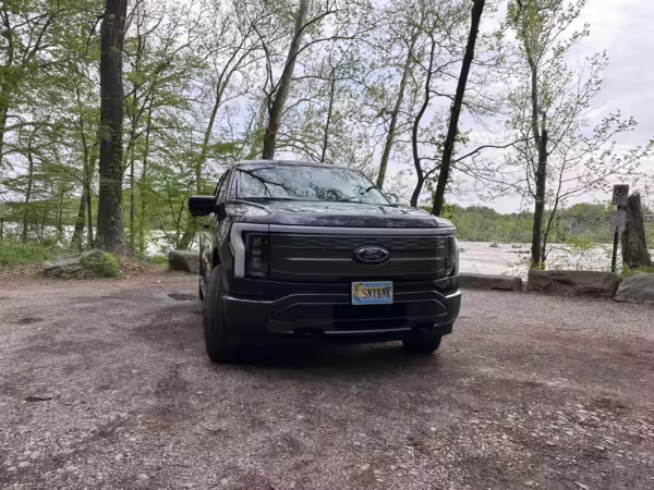 2022 Ford F-150 Lightning Lariat — photo 46