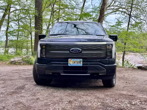 2022 Ford F-150 Lightning Lariat — photo 71