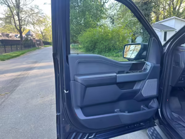 2022 Ford F-150 Lightning Lariat — photo 81