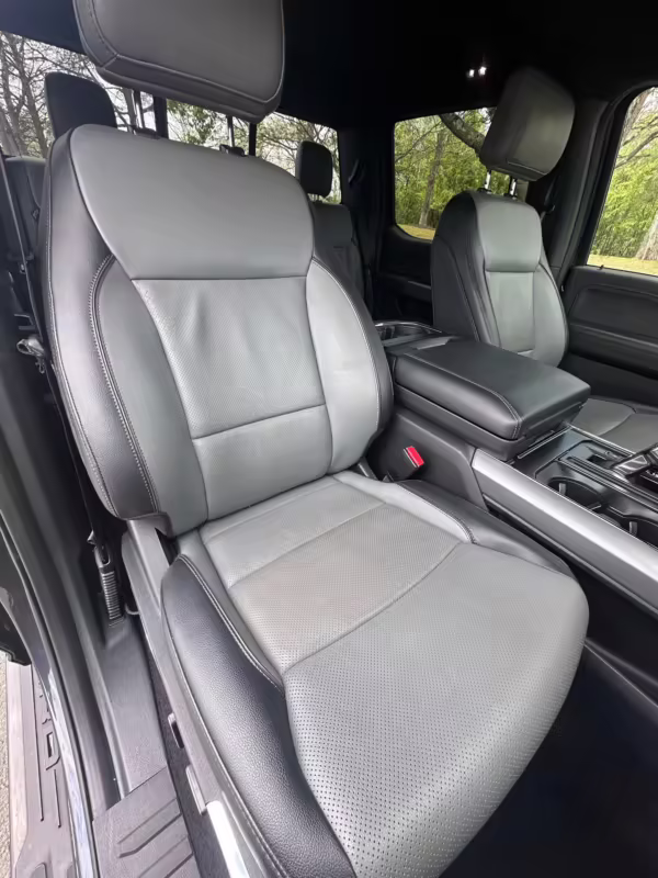 2022 Ford F-150 Lightning Lariat — photo 94