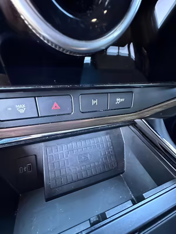2022 Ford F-150 Lightning Lariat — photo 115