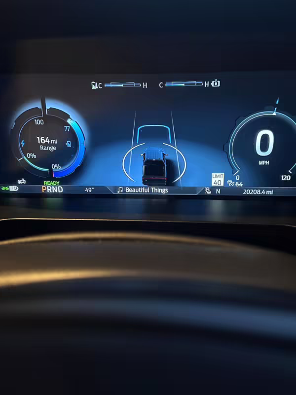 2022 Ford F-150 Lightning Lariat — photo 123