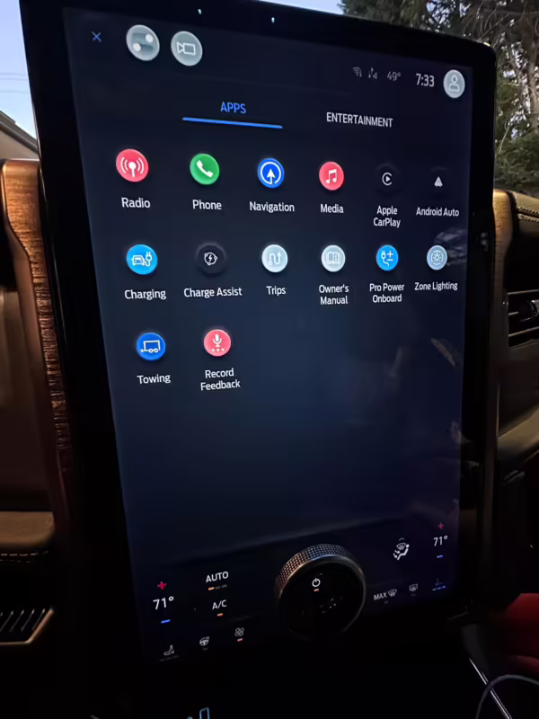 2022 Ford F-150 Lightning Lariat — photo 4