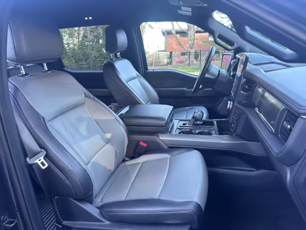 2022 Ford F-150 Lightning Lariat — photo 67