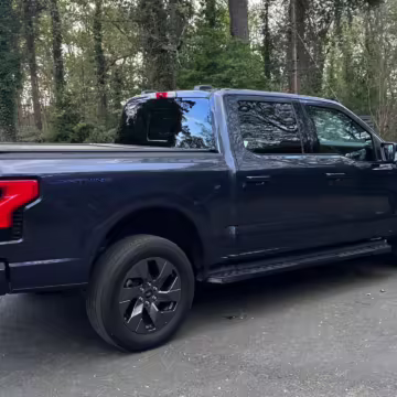 2022 Ford F-150 Lightning Lariat — photo 77