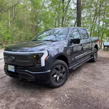 2022 Ford F-150 Lightning Lariat — photo 114