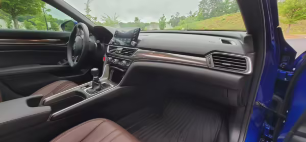 2019 Honda Accord — photo 27