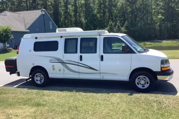 2010 Chevrolet Express 3500 Sportsmobile — photo 4