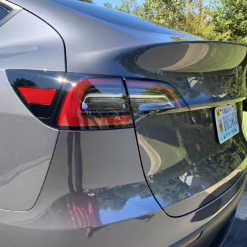 2022 Tesla Model Y Long Range AWD — photo 17