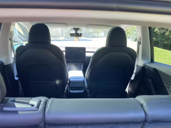 2022 Tesla Model Y Long Range AWD — photo 27
