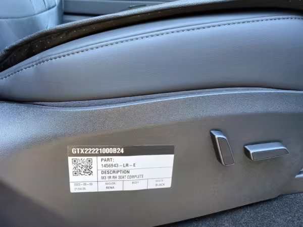 2022 Tesla Model Y Long Range AWD — photo 33