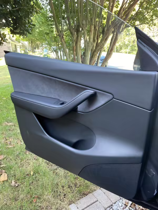 2022 Tesla Model Y Long Range AWD — photo 35