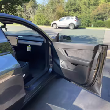 2022 Tesla Model Y Long Range AWD — photo 40