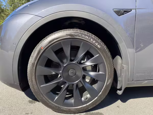 2022 Tesla Model Y Long Range AWD — photo 21