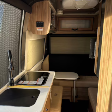 2021 Mercedes-Benz Sprinter 2500 Airstream Interstate 19 Tommy Bahama Edition 4×4 — photo 15