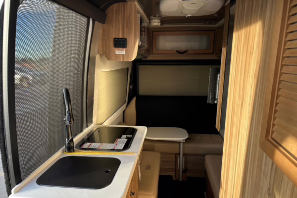 2021 Mercedes-Benz Sprinter 2500 Airstream Interstate 19 Tommy Bahama Edition 4×4 — photo 15